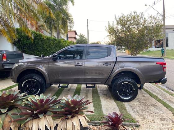 MITSUBISHI L200 TRITON 2.4 16V TURBO DIESEL SPORT HPE TOP CD 4P 4X4 AUTOMÁTICO